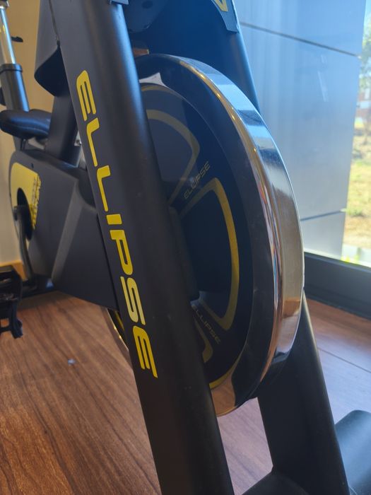 Bicicleta de exercício com pouco uso