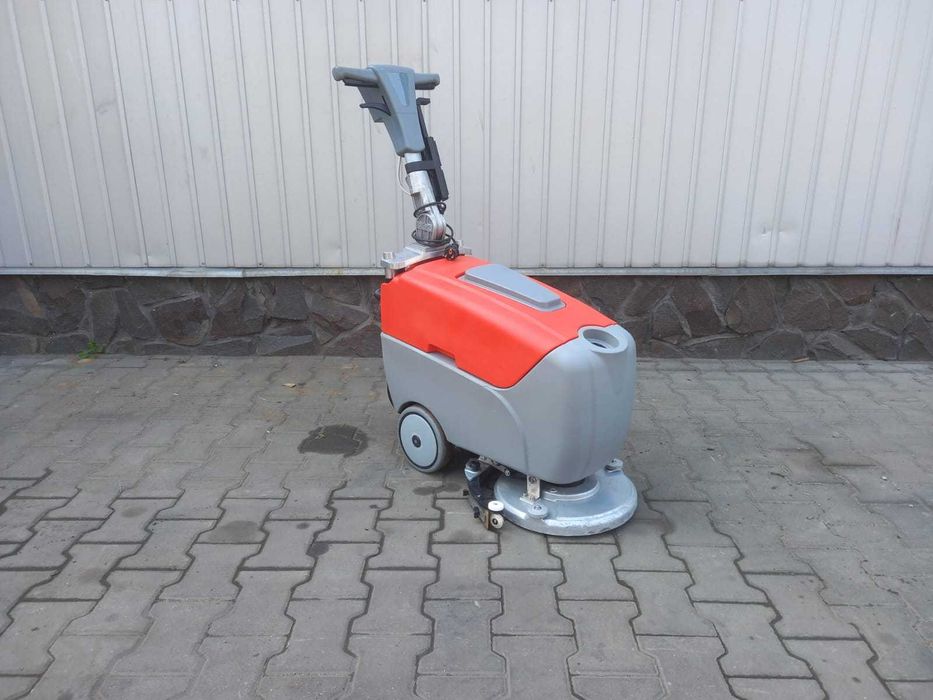 Profesjonalna szorowarka Hako Junior B 12