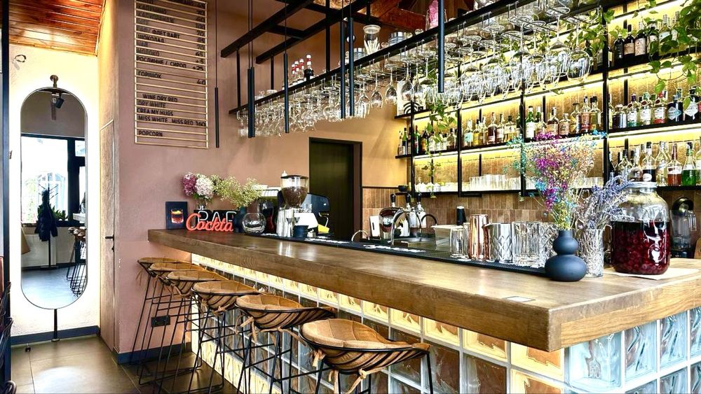 Продаж фасадного приміщення з ремонтом та комплектацією