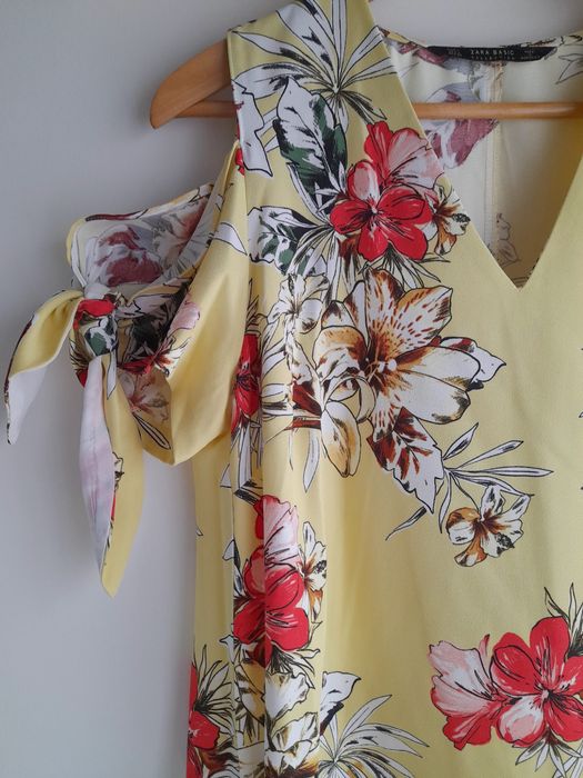 Vestido floral Zara