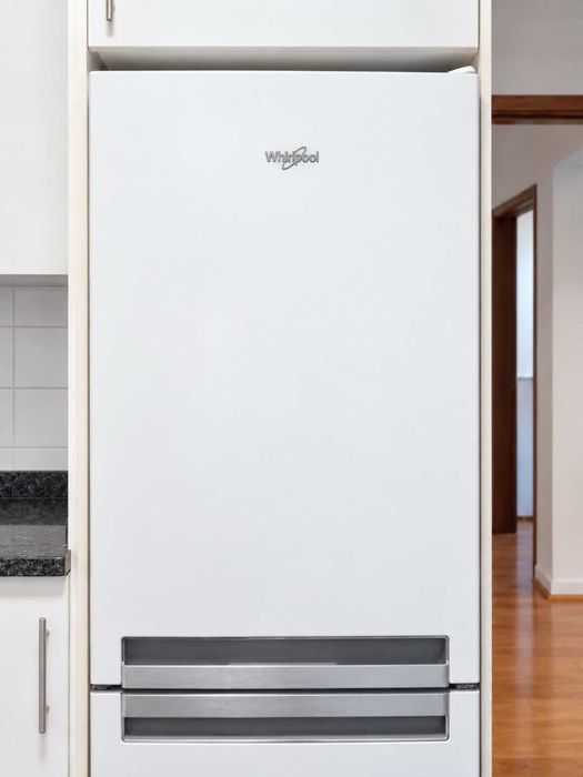 Frigorífico Combinado Whirlpool Classe A+ — Como Novo