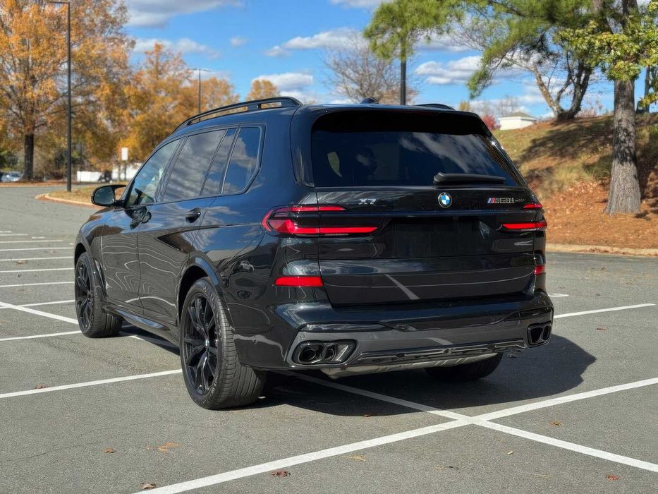 BMW X7 M60i      2024