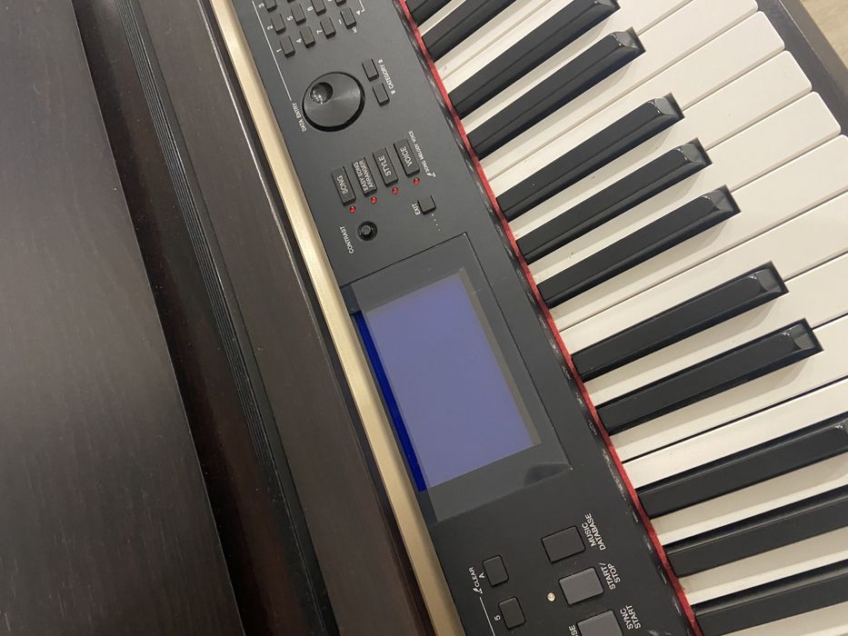 Piano Yamaha Arius