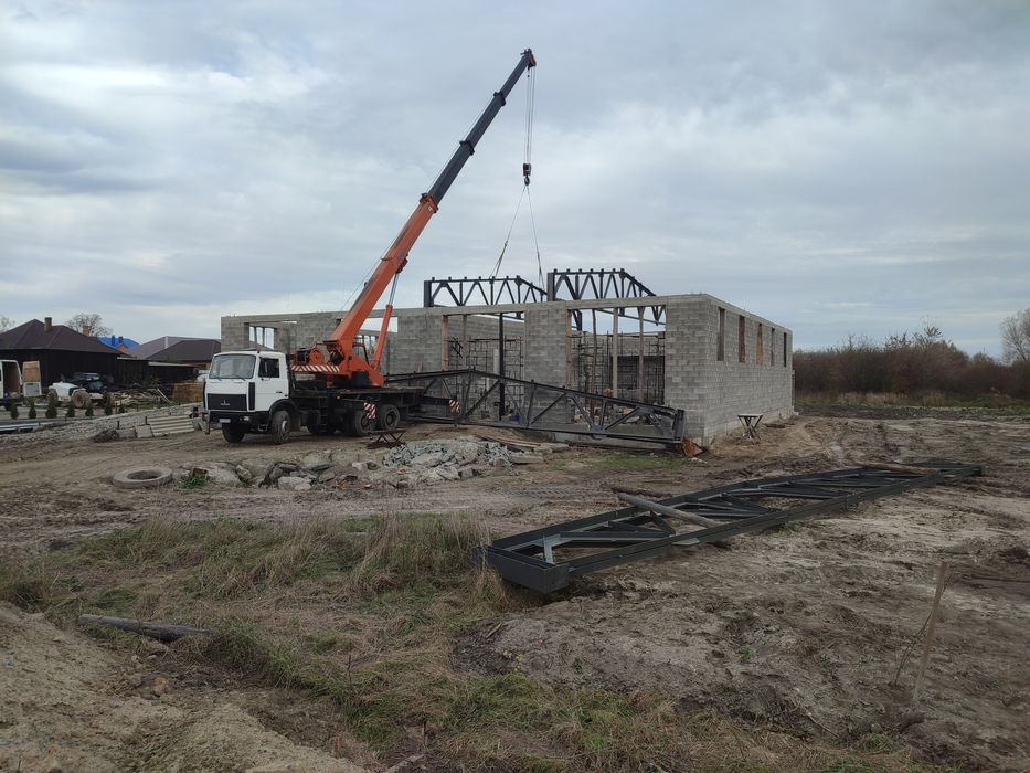 Послуги автокранів 25 тонн 28 метрів Волинська область є люлька.