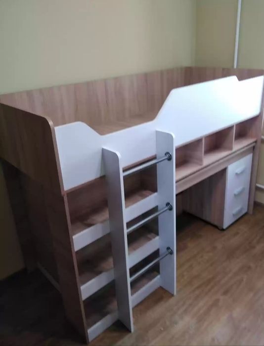 Продам кровать чердак с матрасом