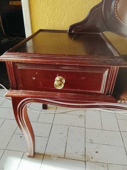 cadeirao para telefone classico madeira e couro