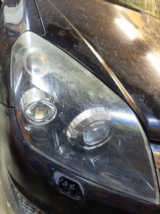 Полірування фар автомобіля