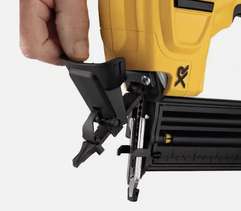 Акумуляторний нейлер DEWALT DCN680B 20 V MAX XR 18GA