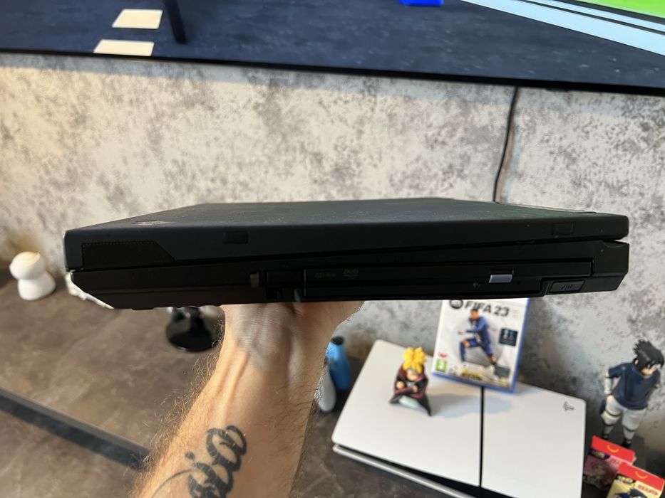 IBM ThinkPad T30 / Pentium 4-M 1.6 GHz / Windows XP / 30GB / RAM 512 MB