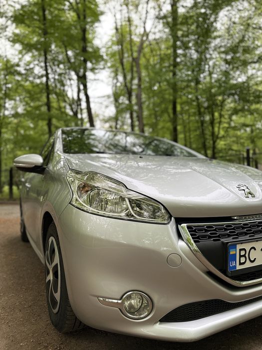 Продам авто / машину Peugeot , пежо 208 2014 рік