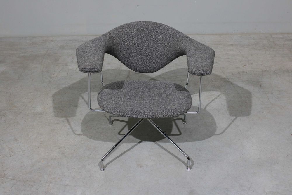 Cadeirão modelo “Masculo” de GamFratesi para Gubi