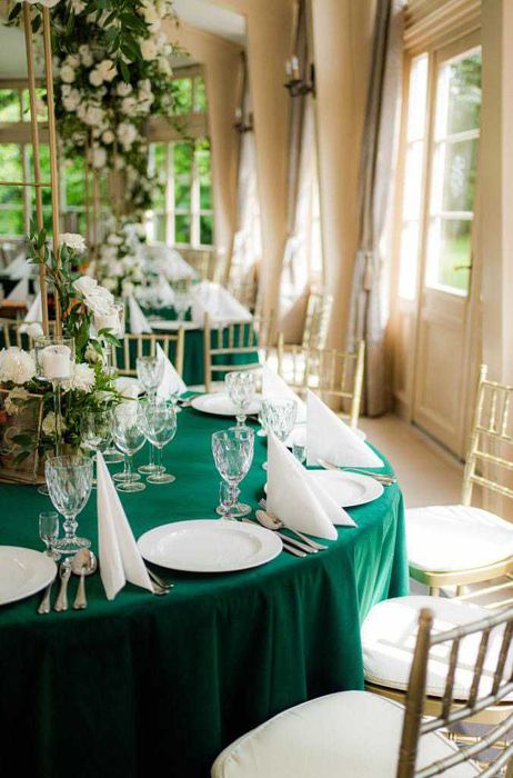 Wynajem welurowych obrusów weselnych i ślubnych - okrągłe, prostokątne