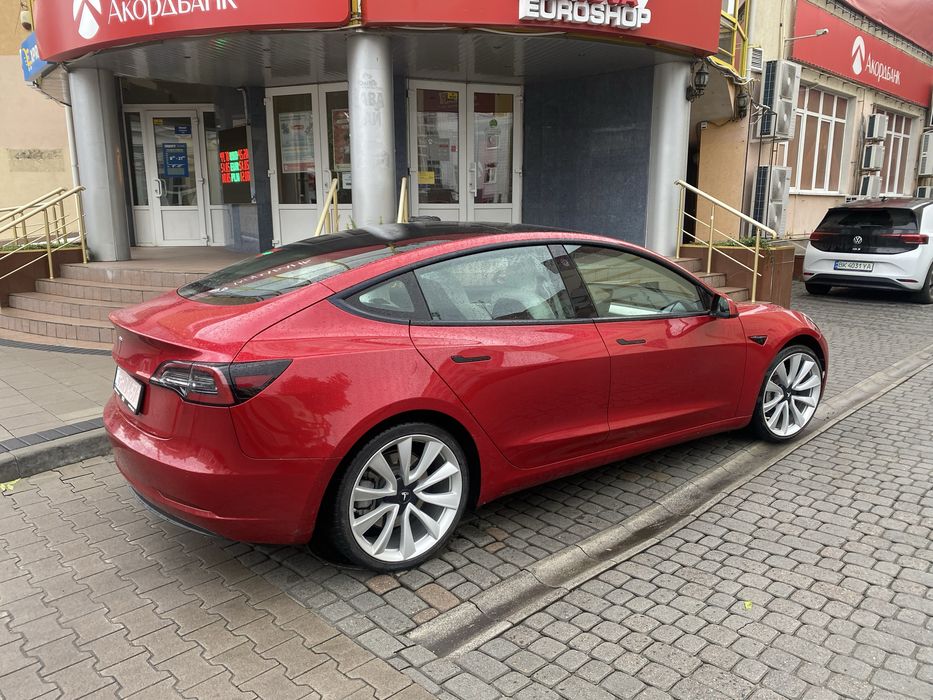 автомобіль Тесла
