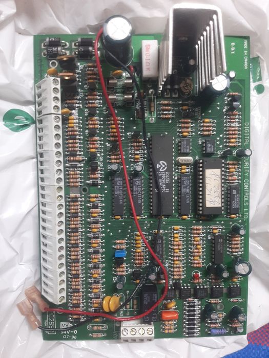 Przemysłowa płyta sterująca PCB – Digital Output Controls Ltd. (Kanada