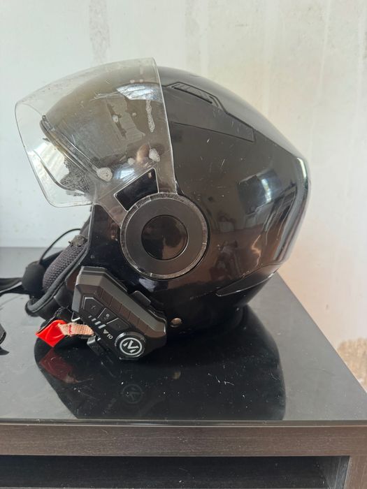 Capacete de mota com auricular Bluetooth
