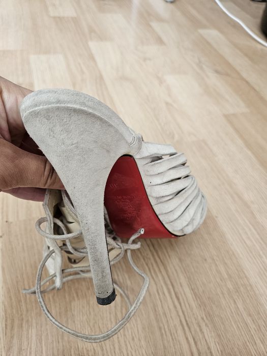 Oryginalne Louboutin szpilki sandałki