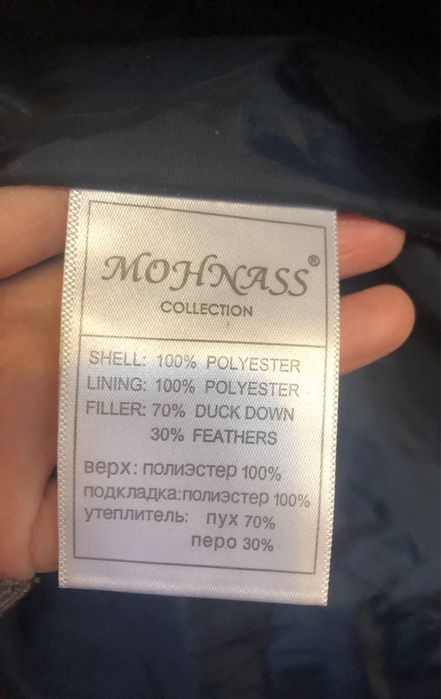 Темно-синій приталений пуховик з натуральним хутром 70% пух