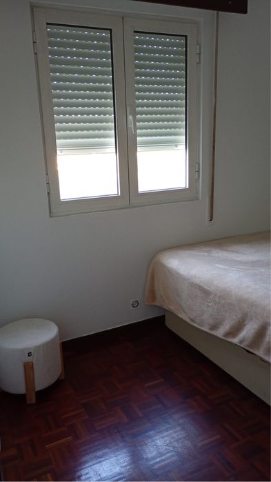 Alugo quarto  com cama de csal