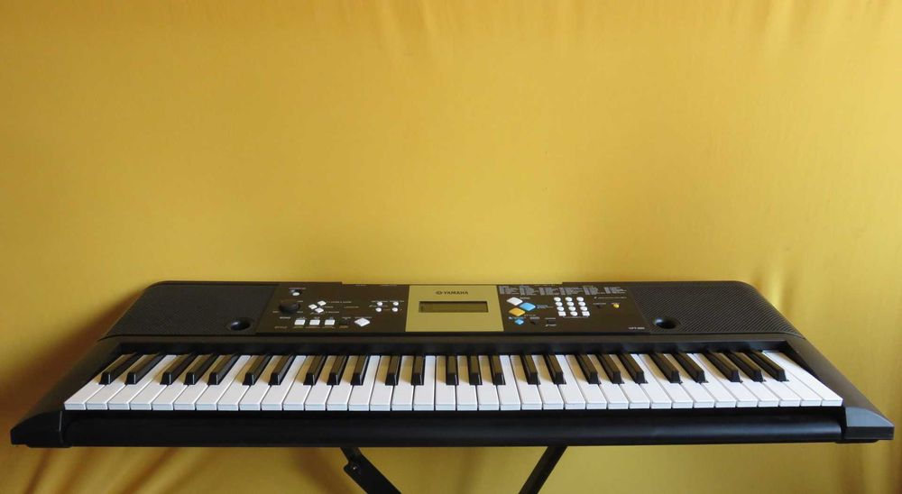 Keyboard YAMAHA YPT-220 z MIDI