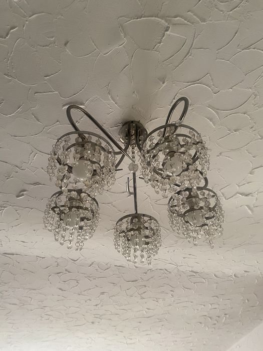 Oddam żyrandol z dwoma kinkietami