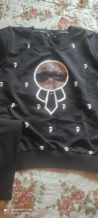 Продам  шикарный  летний  женский костюм со стразами.(НОВЫй)).