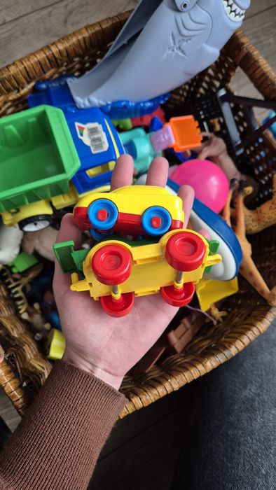 Продам цілу коробку іграшок !