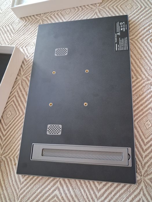 Monitor przenośny 15.6 jak nowy