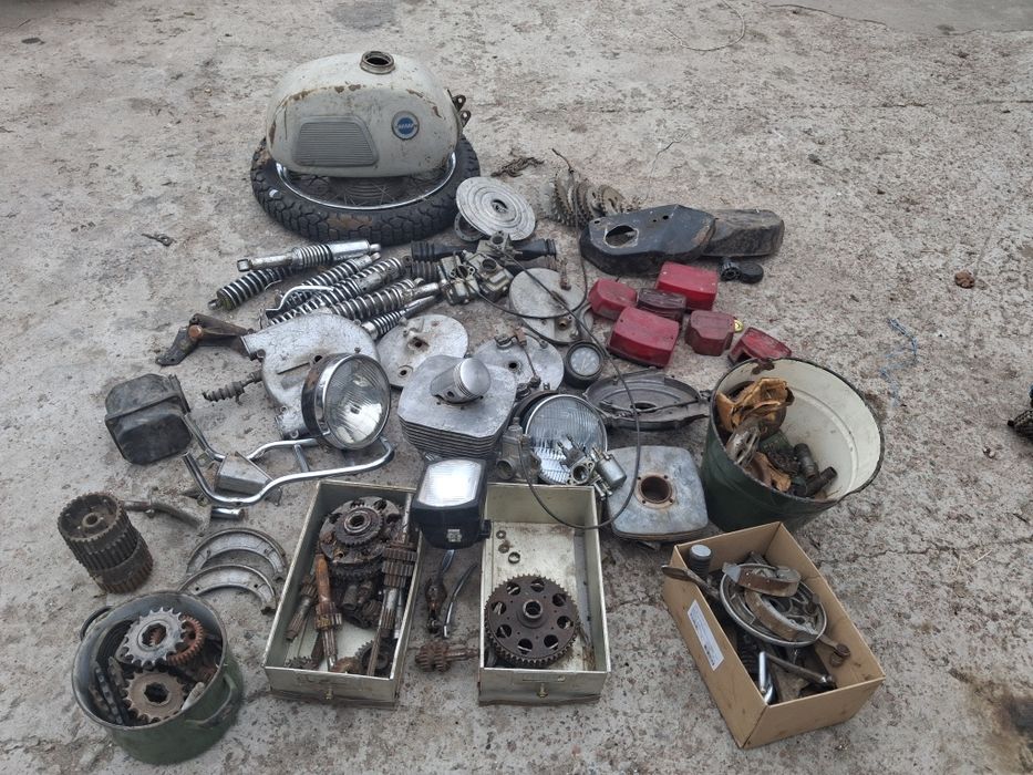 Запчастини на Ижи І Мінск