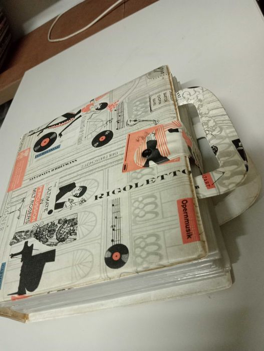 (131) 20 Discos de 45 rpm, com músicas clássicas