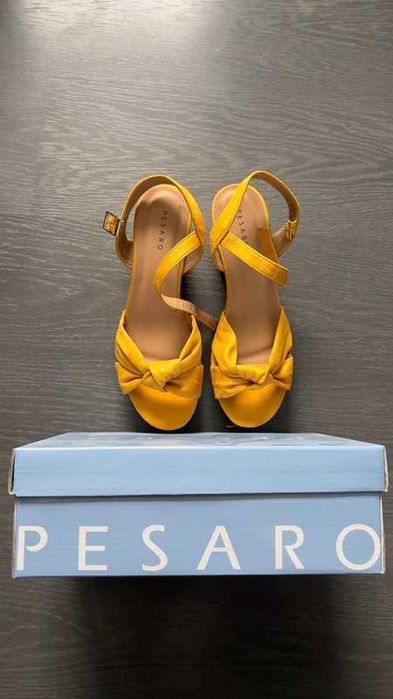 Buty na koturnie żółte, korek