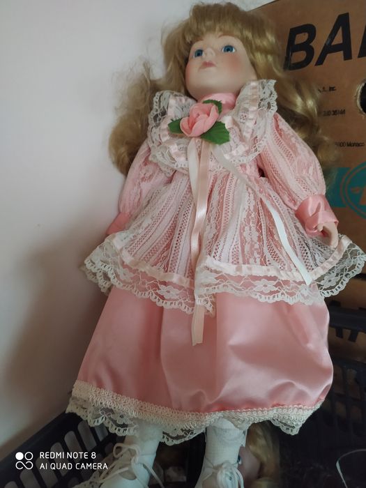 Bonecas de porcelana em bom estado