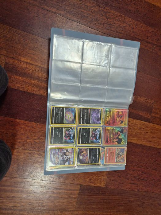 Album pokemon z kartami