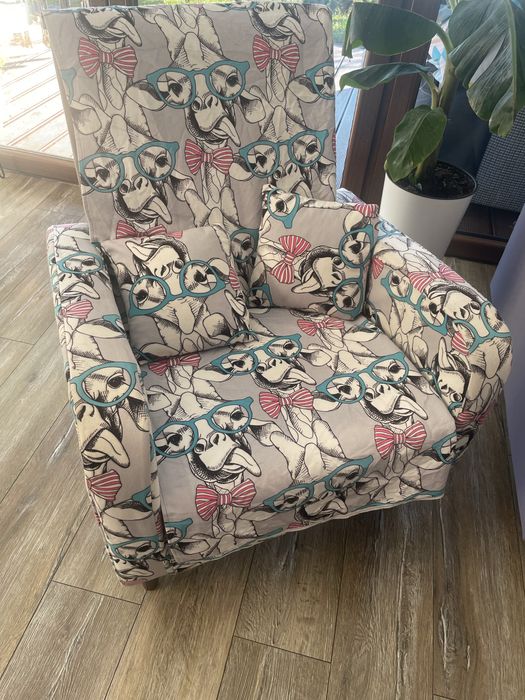 Fotel z nowym obiciem w zyrafy