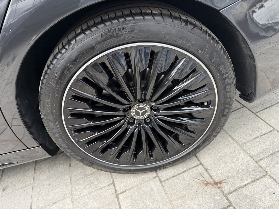 Felgi z oponami mercedes E w214 pakiet amg 20 cali lato