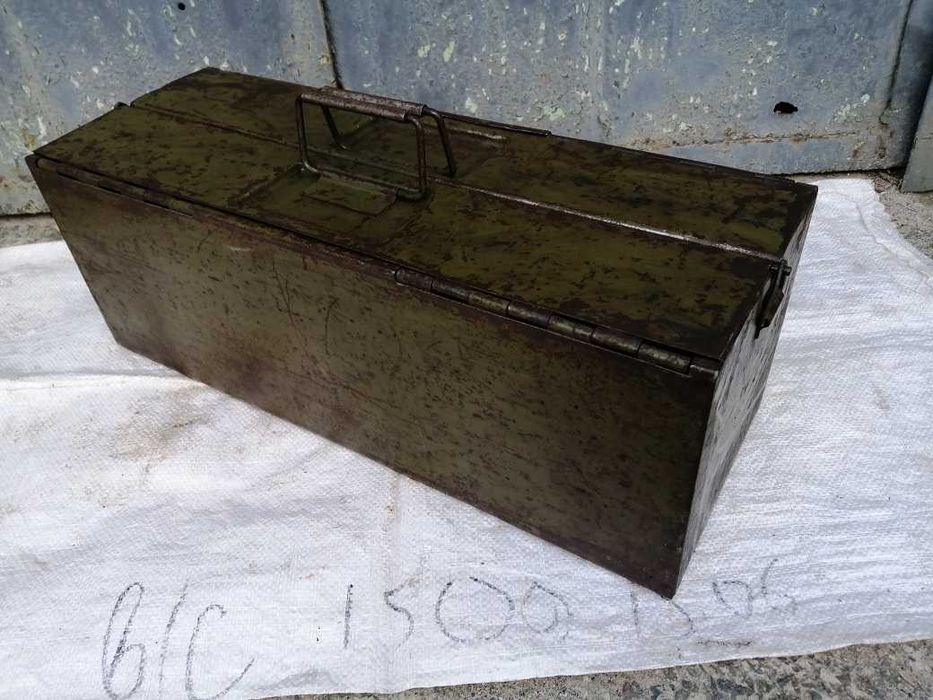 ящики для инструмента, канистры.