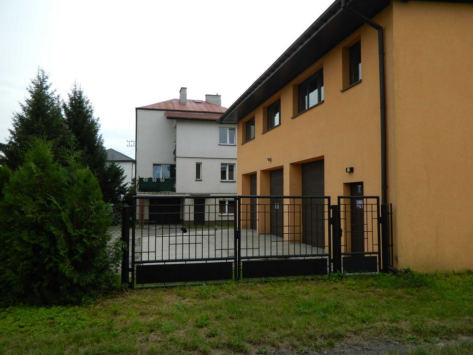 Dom i budynek użytkowy w Łukowie - Widok 2