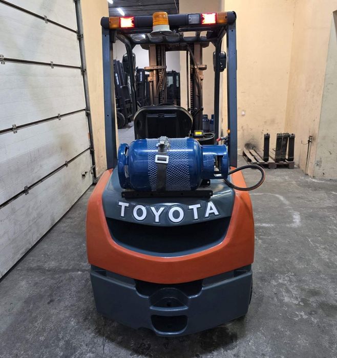 Навантажувач вилковий, газовий 3.5 тонн
Toyota 02-8FGJF35