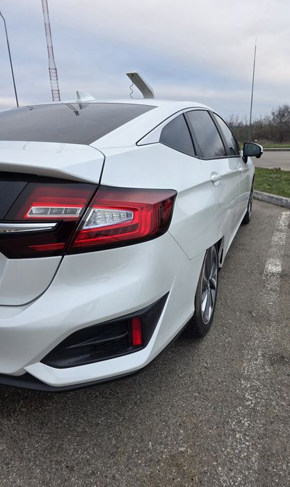 Продам honda clarity plug-in