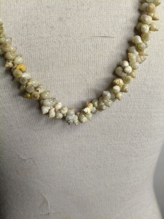 Stary naszyjnik z miniaturowych muszelek PRL 184