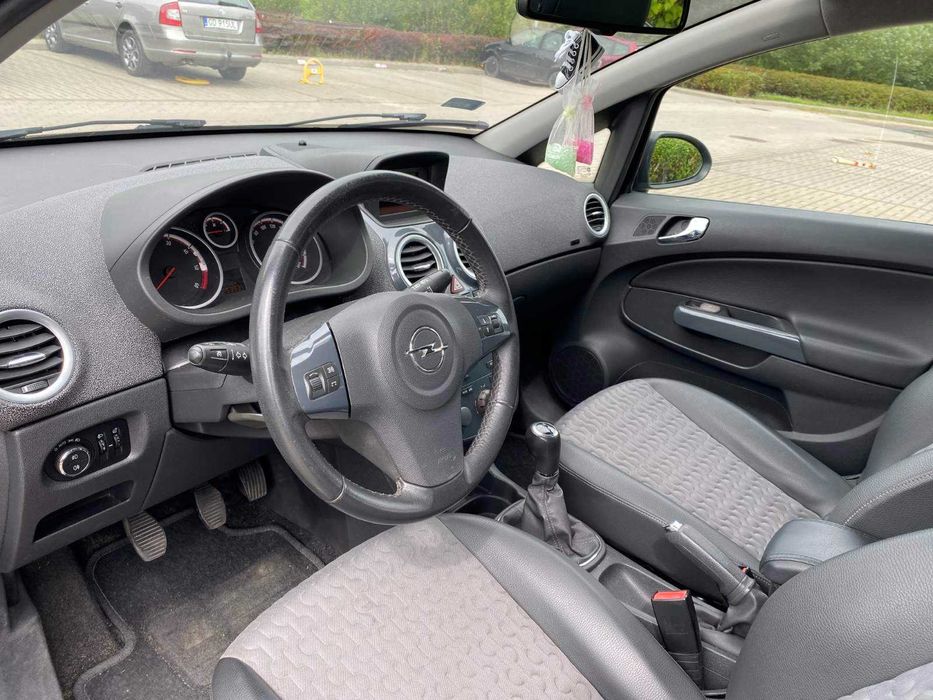 Sprzedam samochód opel corsa
