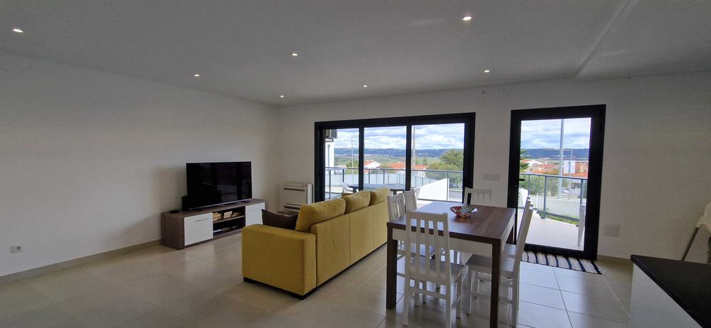 Apartamento T3 para férias com piscina e lugar de garagem