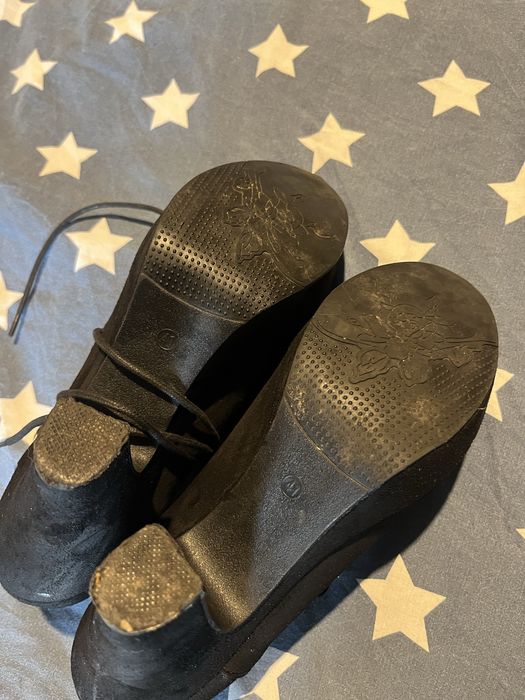 Sapato preto salto alto portes incluso