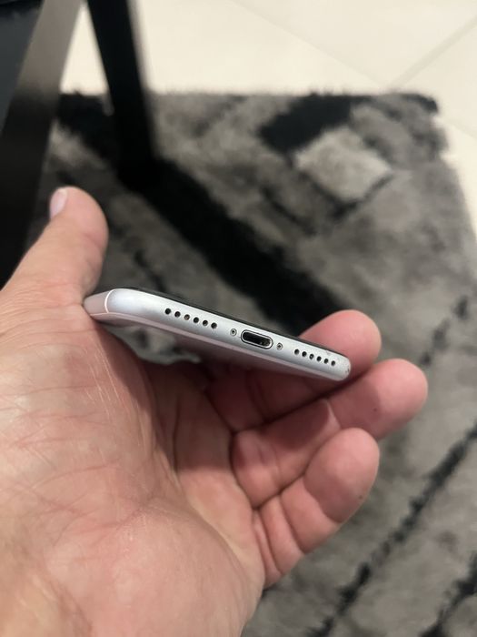 iPhone SE em outro estado