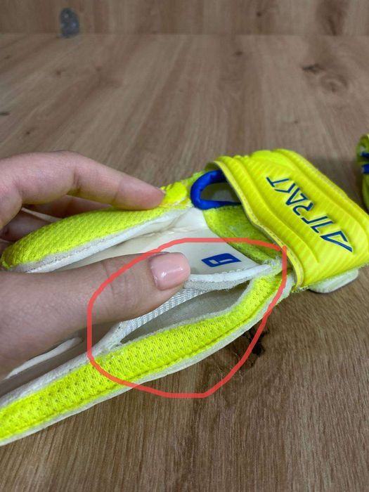 Rękawice bramkarskie Reusch Attrakt Solid Junior rozmiar 4
