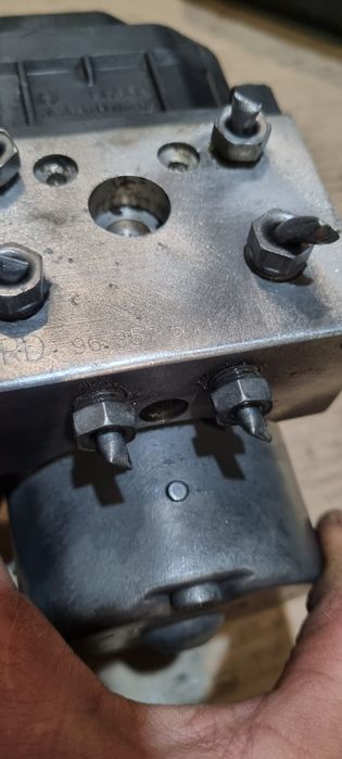 Блок ABS Peugeot Partner Citroen Berlingo 9635756480 насос партнер абс