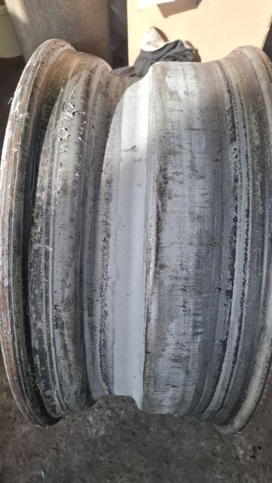 Felgi metalowe do samochodu ciężarowego