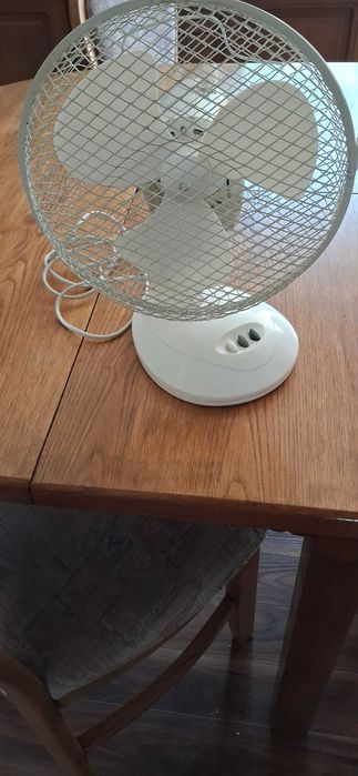 Wentylator Wiatrak Biurkowy 27 W 2 prędkości średnica śmigła: 20 cm