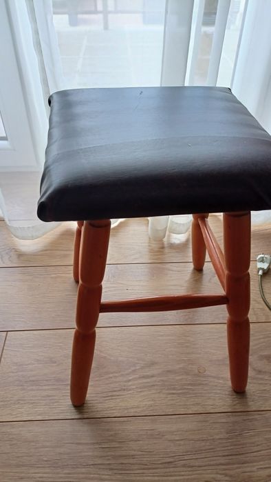 Taboret stołek drewniany