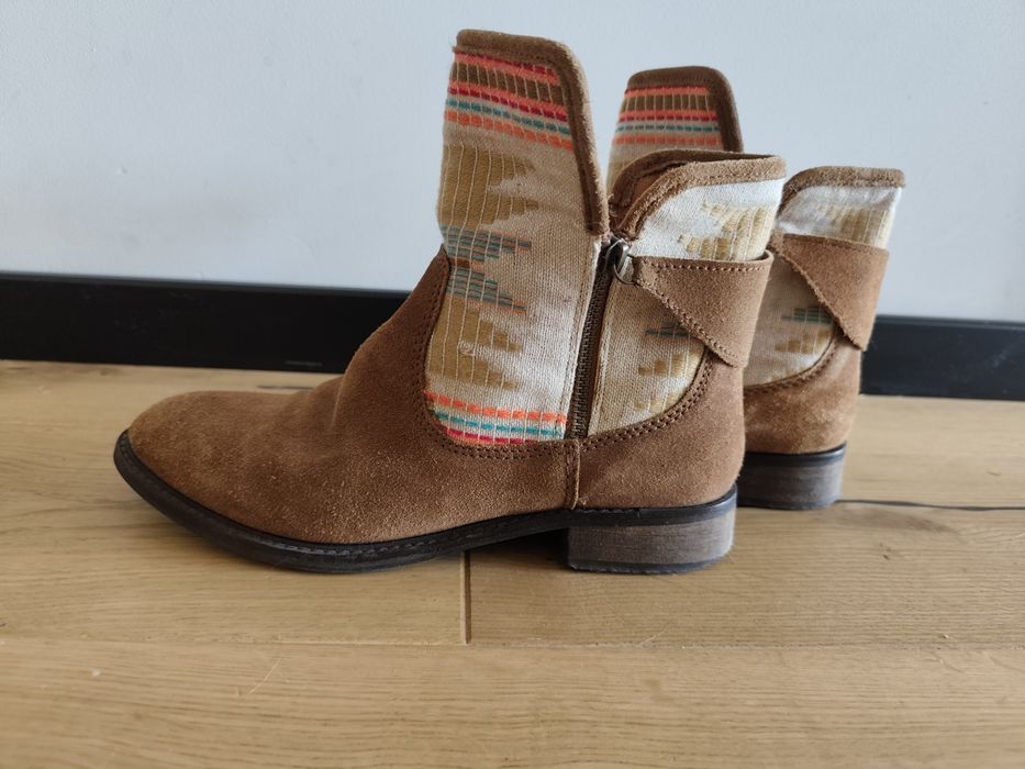 Botki zamszowe w stylu Boho Pull & Bear rozmiar 40
