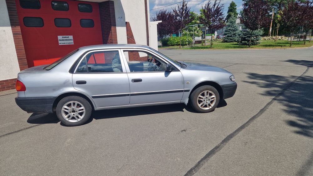 Toyota corolla e11